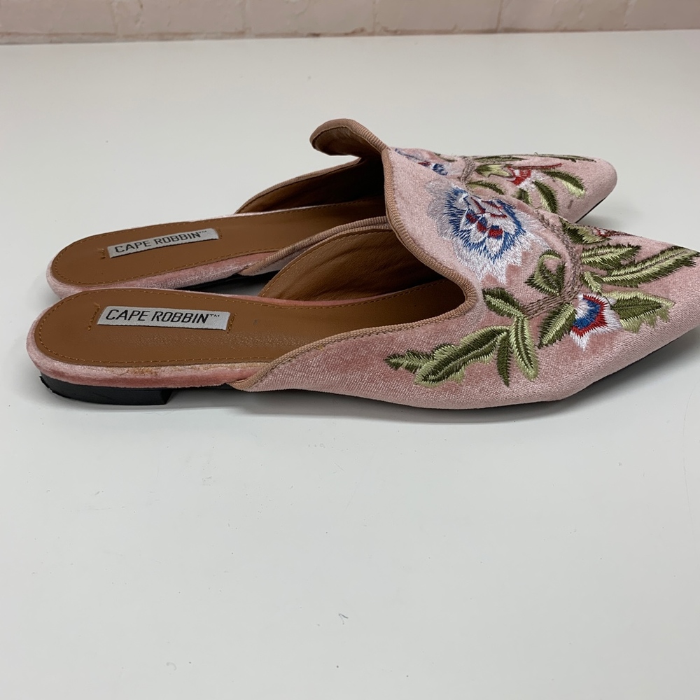 Cape Robbin Pink Velvet Floral Pointy Toes Mules_3